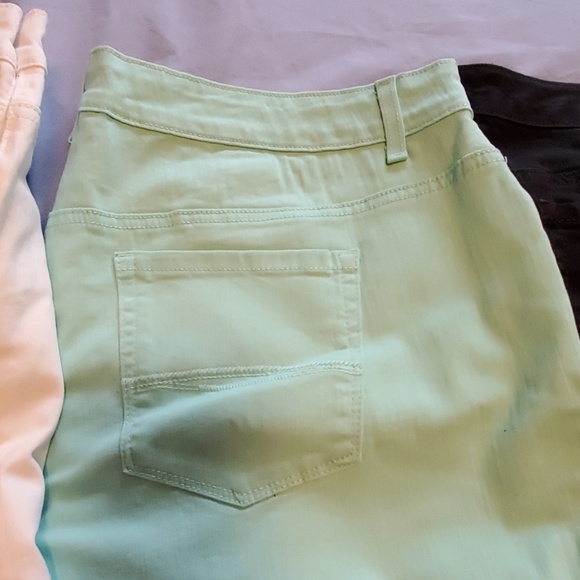 3 pairs of Bandolino Jeans - Picture 3 of 8